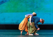 Jasmine 3 dances with Taylor.