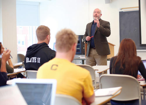 Loren Cass, dean of experiential learning and student success speaks before a class of students.