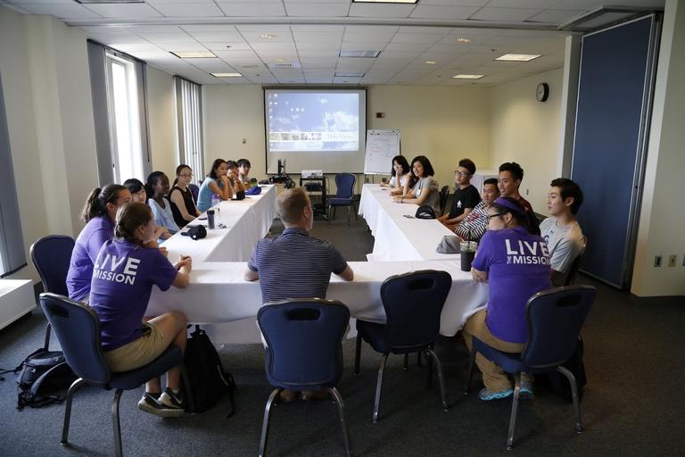 Gateways Orientation Leaders and administrators presenting to new international students Gateways Orientation Leaders and administrators presenting to new international students