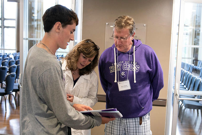 Gateways orientation staff discuss the agenda with parents